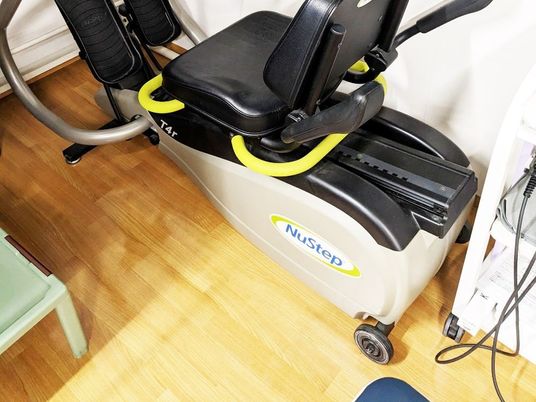 機能訓練機器のある室内  