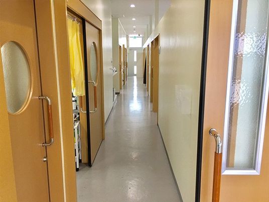長い廊下です  