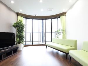 明るい共有リビング  