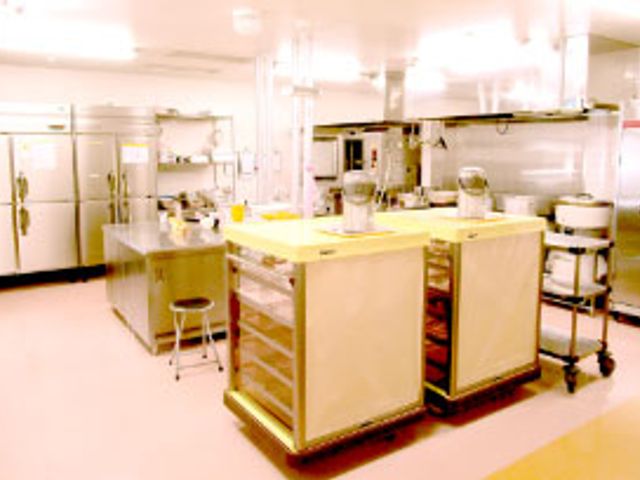 近代的な設備のキッチン キッチン 広々とした明るいキッチンです。最新の調理器具が揃っており、働きやすい環境です。