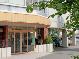 木目調の玄関まわり  