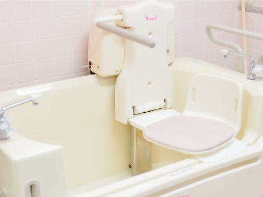 入浴用の椅子付き浴槽  