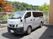 送迎車が停まる外観  