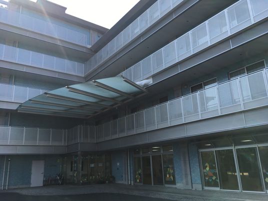 中庭のある建物外観  
