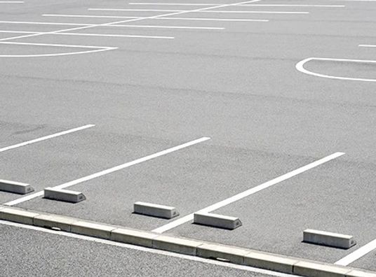 駐車場の区画線  
