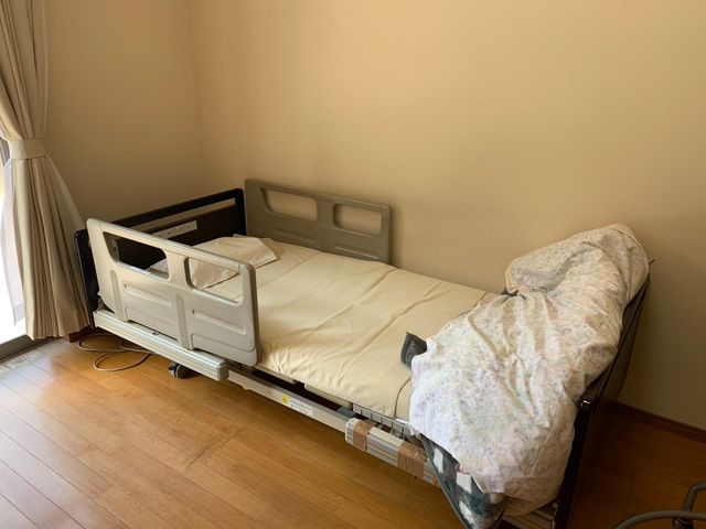 自然光が入る居室 居室 自然な光がたっぷりと差し込む、快適な居室です。ベッドが備わり、穏やかな時間を過ごせます。