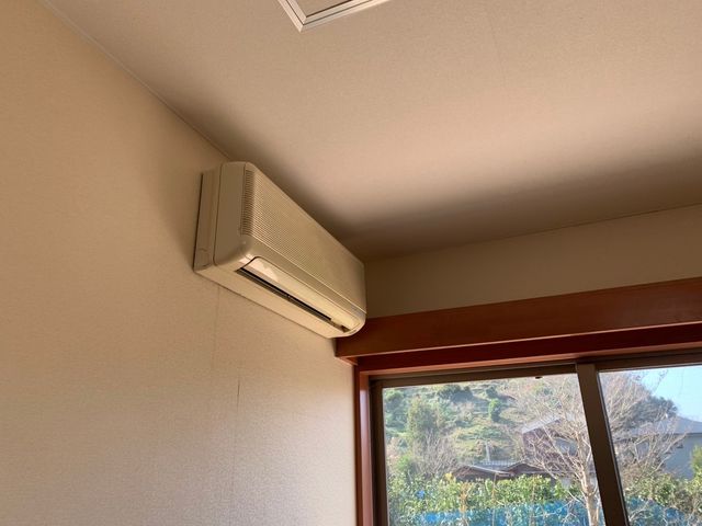 エアコンと窓の居室 居室 窓から自然光が入る明るい居室です。エアコン付きで快適に過ごせます。