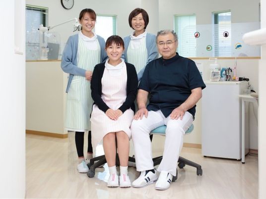 スタッフと利用者の機能訓練室  