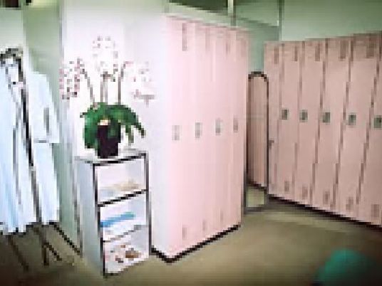更衣用のロッカー室  