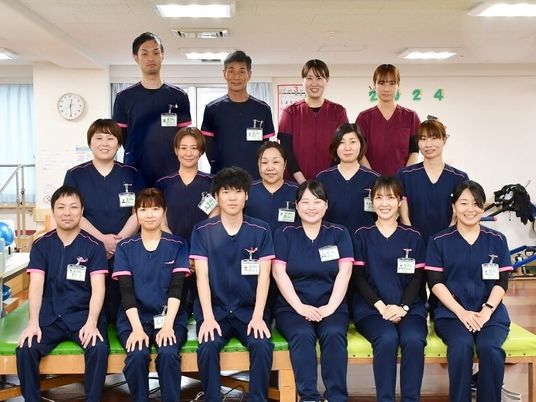 スタッフ集合の室内  