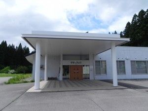 明るい玄関前  