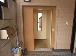 玄関アプローチの様子