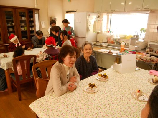 暖かな雰囲気の食堂