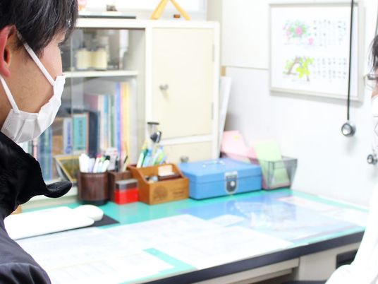 職員のいる明るい相談室  