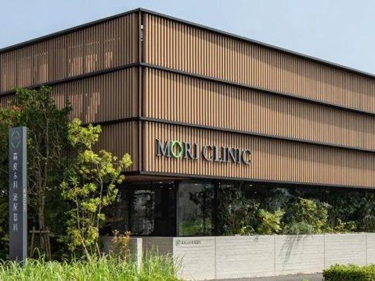 木目調の建物外観  