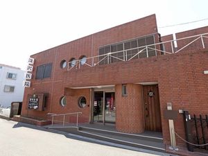 赤レンガ調の外観  