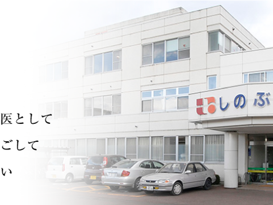 施設外観と駐車場  
