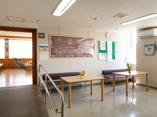 休憩できる明るい共有室  