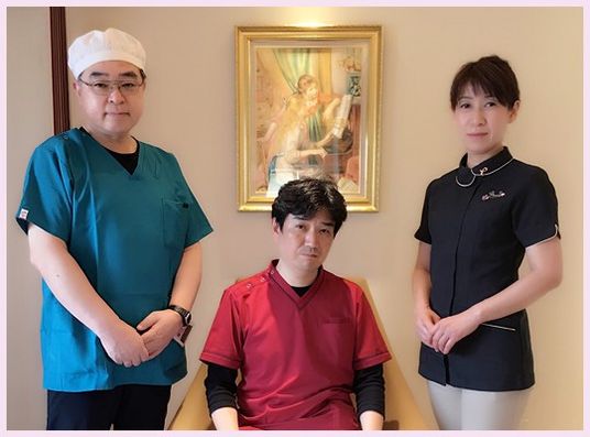 スタッフ3人の集合写真