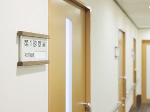 診察室前の廊下
