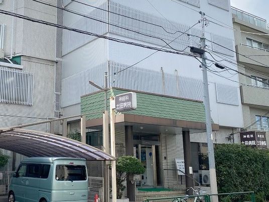 病院併設の建物外観  