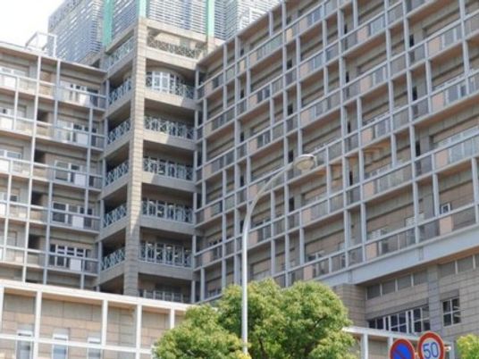高層の施設外観  