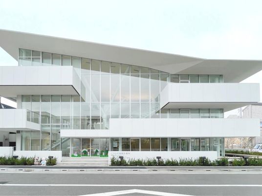 外観の建物正面  