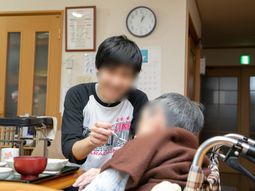 ケアの様子が見受けられる場面