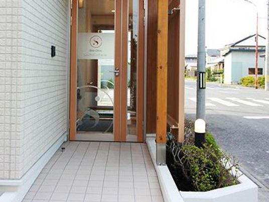 木枠のエントランス  