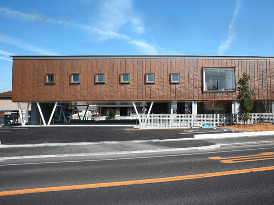 木目調の建物外観  