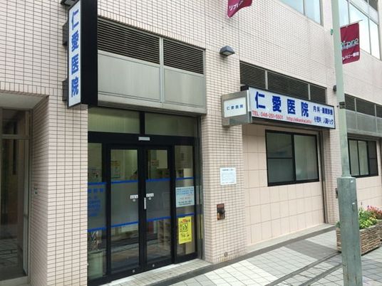 病院の正面入口  
