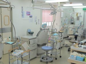 明るい機能訓練室  