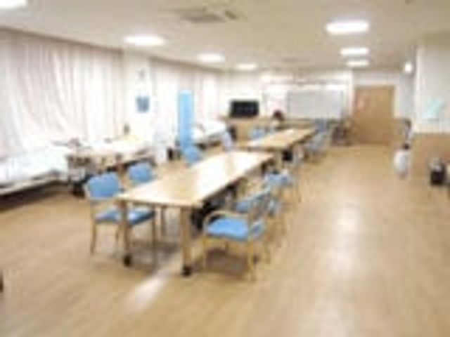 広々としたダイニングルーム 食堂 広々としたスペースが特徴のダイニングルームです。自然光が入り、明るい雰囲気になっています。