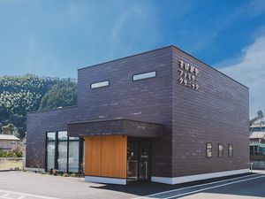 モダンな外観の建物  