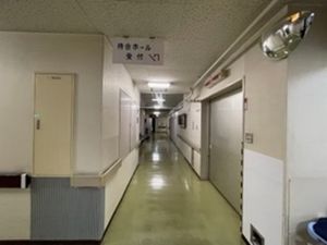 長い廊下  