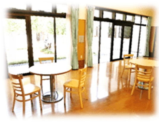 自然光あふれるダイニングルーム