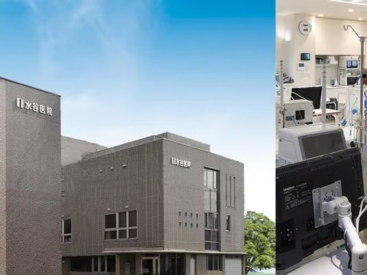 医療機器が並ぶ室内  