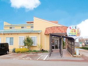 明るい外観の出入口  