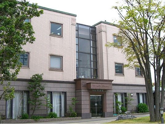 建物正面の外観  