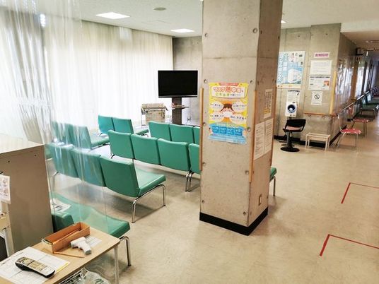 明るい待合スペース