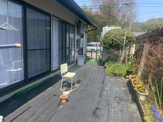 陽光が差し込むテラス