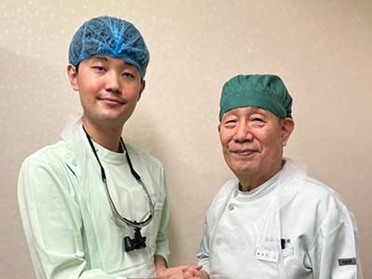 スタッフ2人の集合写真  