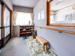 明るい玄関ホール