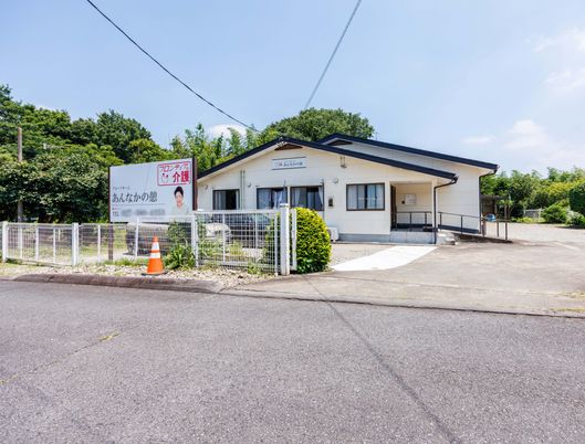 自然に囲まれた外観  