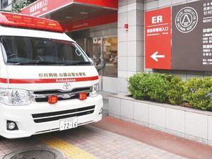 救急車と入口の外観  