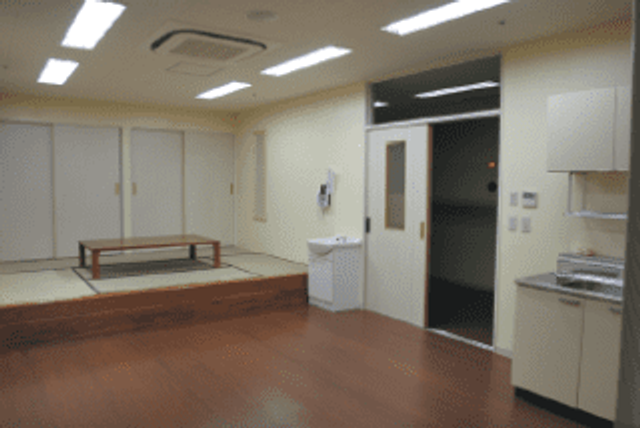 和室と設備の室内 和室 和室スペースでは、落ち着いた雰囲気で休憩ができます。隣接するキッチンも便利です。