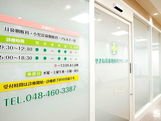 案内表示のある廊下  