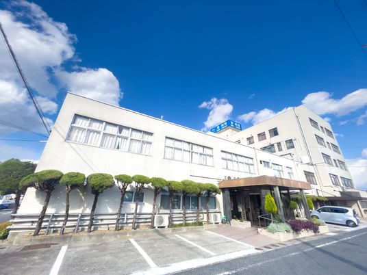 明るい建物外観  