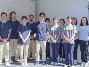 スタッフ集合の外観前  