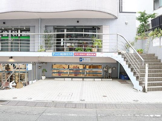 明るい外観の階段  